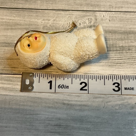 Vintage Snow Baby Ornament Christmas Holiday Textured Ceramic Kneeling Figurine - Picture 5 of 6